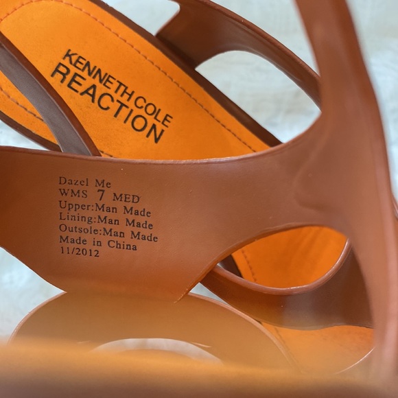 Kenneth Cole reaction 4 1/4”heel in brown and orange with platform front. - Picture 11 of 13